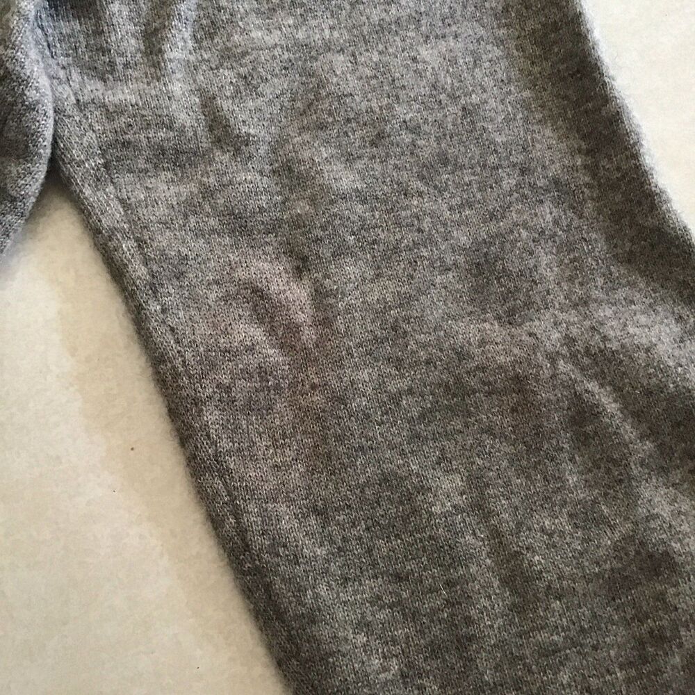 Club Room Men's 100% Cashmere V-Neck Sweater  Gray Size Large (Flawed)  Luxury - Picture 5 of 6